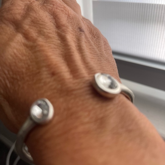 Awesome silver tone cuff with clear crystals - Picture 3 of 3